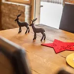 Апартаменти Palace Luxury Wellness And Boutique Ski-in-out Зас-Фе